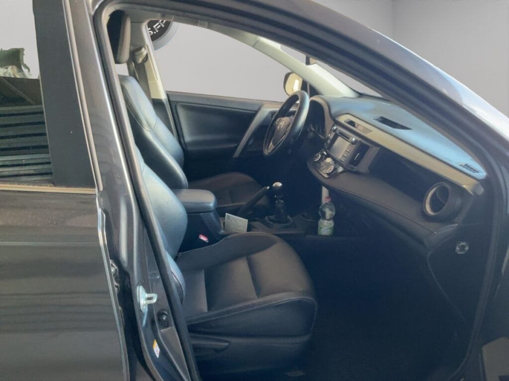 TOYOTA RAV 4 IV 124 D-4D FAP LOUNGE 4WD