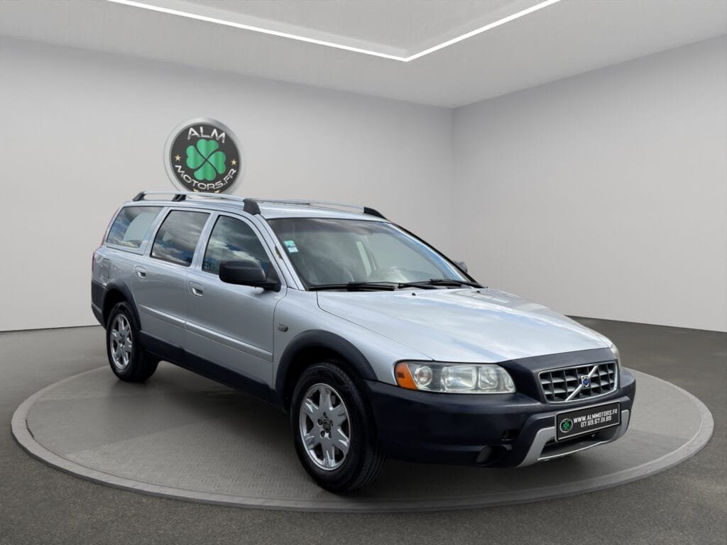 VOLVO XC70 II D5 185 MOMENTUM AWD