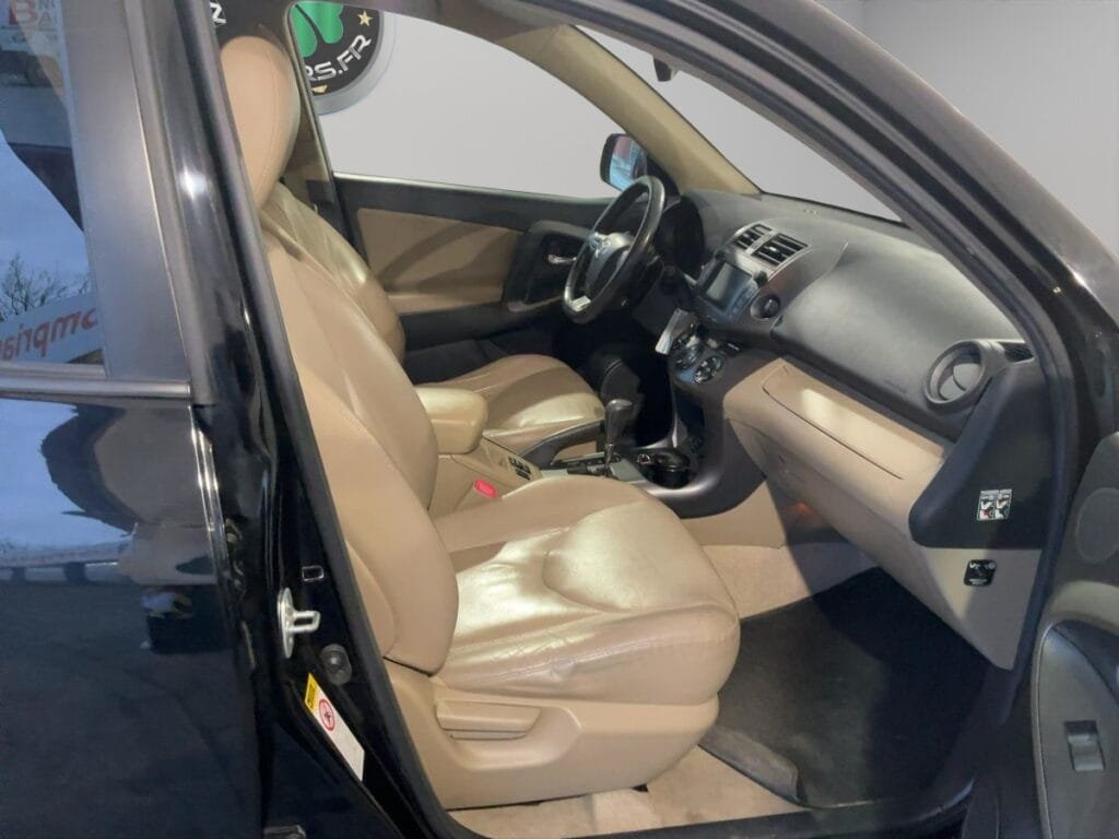 TOYOTA RAV 4 III 150 D-4D CROSSOVER LUXE BVA AWD (Noir)