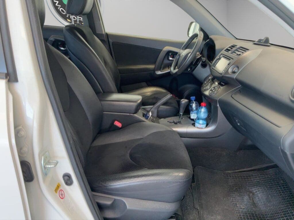 TOYOTA RAV 4 III (3) 150 D-4D CROSSOVER BVA AWD (blanc)