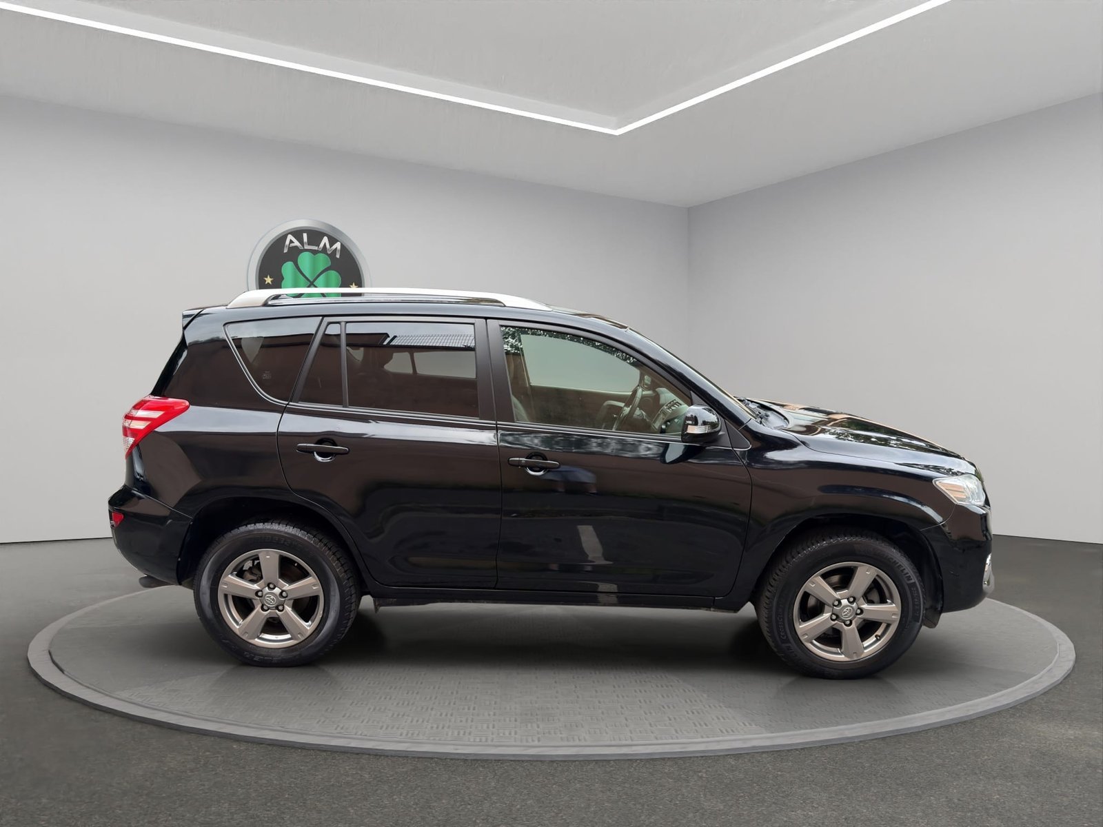 TOYOTA RAV 4 III (3) 150…</div></div>                </div>

                <template v-if=